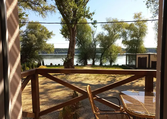 Bora Kuce Na Reci