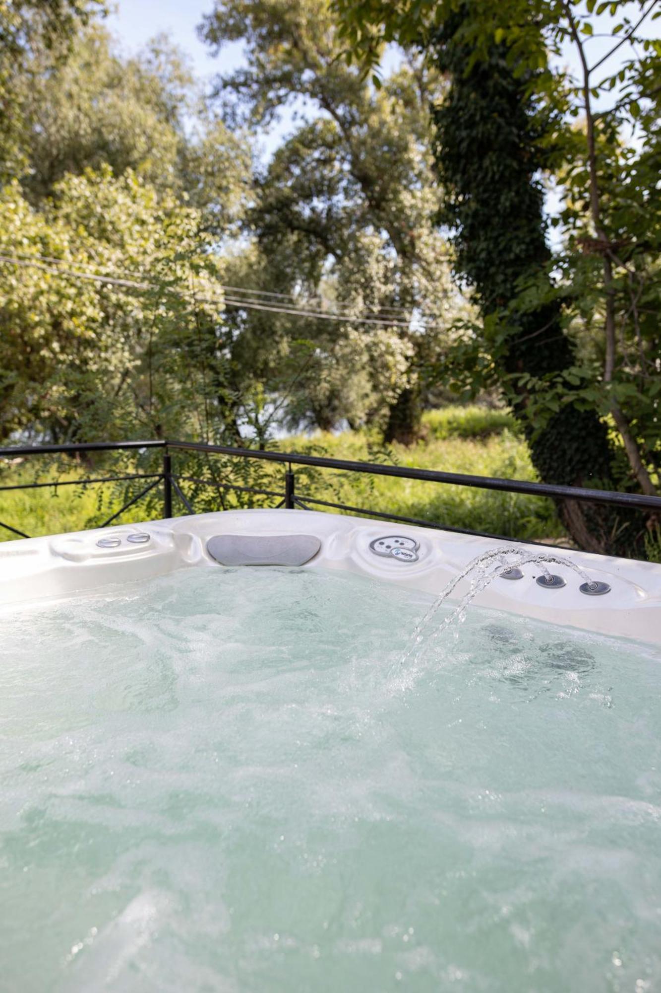 Bora Kuce Na Reci Tatil Evi *