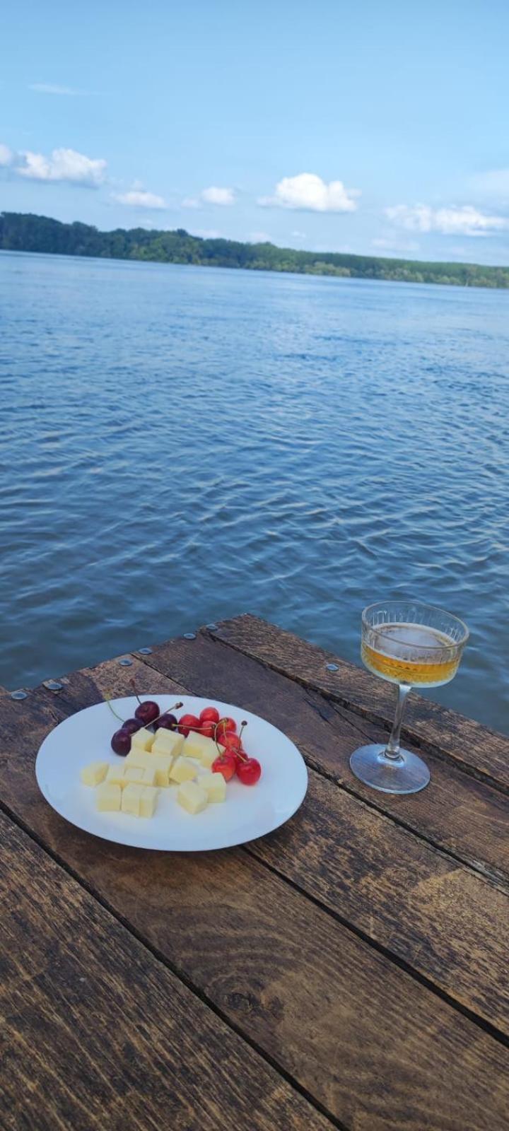 Bora Kuce Na Reci